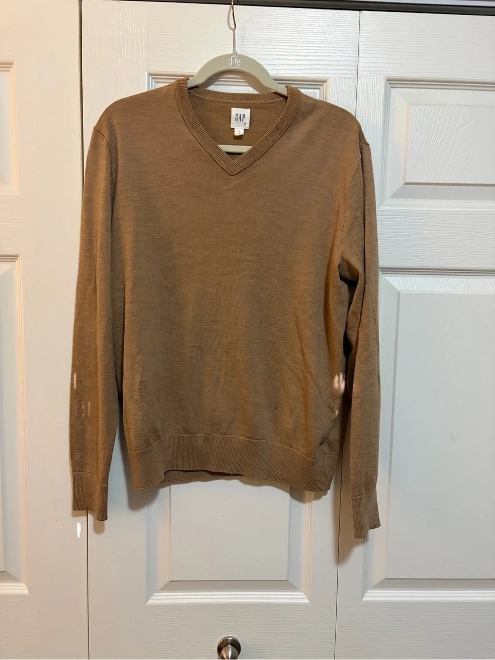 GAP Men's V-Neck Sweater – Camel Brown